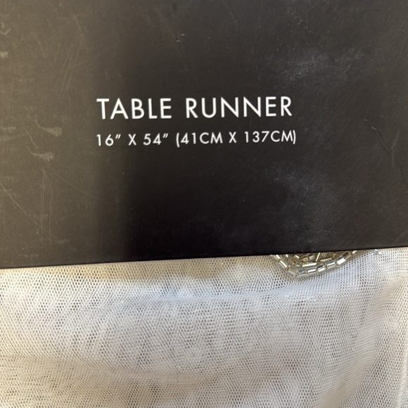 RARE FIND! 🎀 Tahari Sheer Beaded Bow Table Runner - Picture 4 of 4